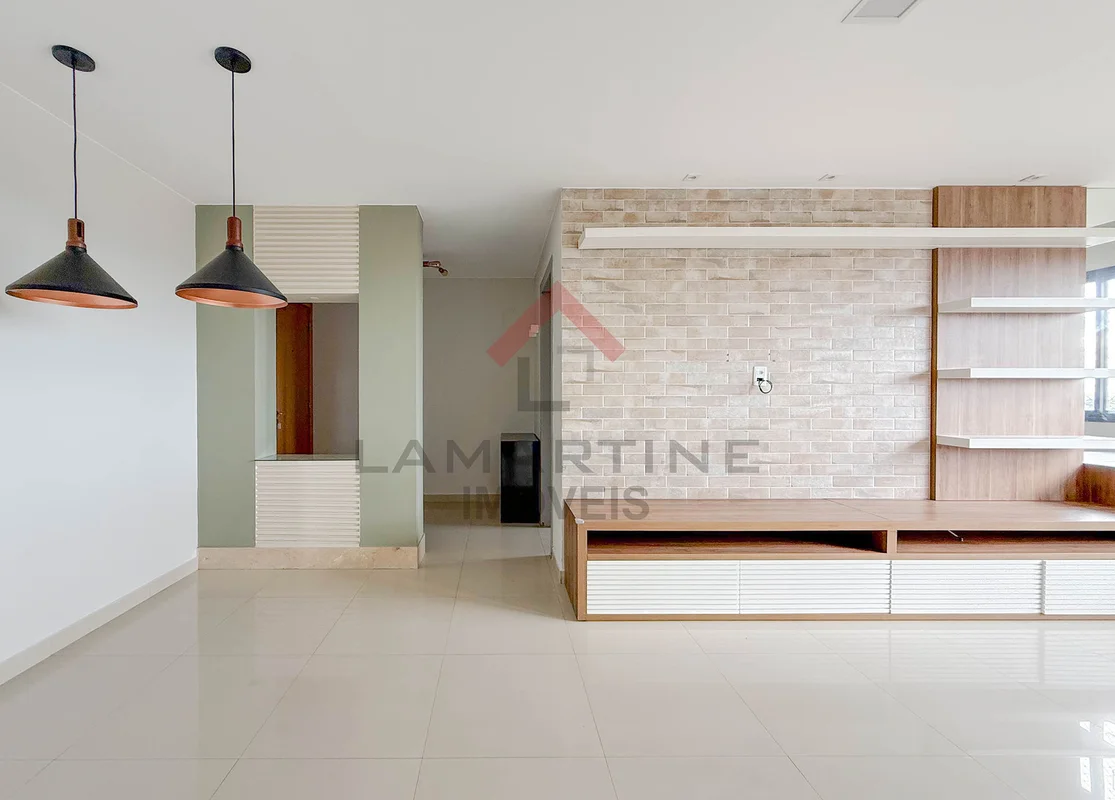 Apartamento à venda em andar alto, totalmente reformado, com excelente distribui...