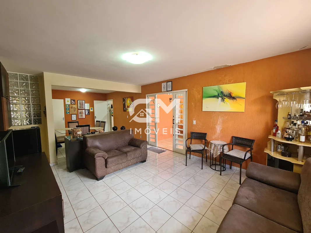 A GM Imóveis vende excelente casa na Quadra 18, em Sobradinho 1. Imóvel amplo, b...