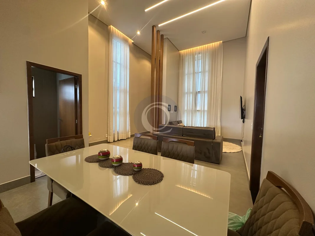 Descubra o conforto e o estilo de vida que você merece na charmosa Casa no condo...