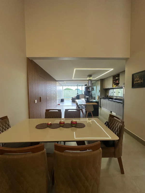 Imagine morar na tranquilidade dessa linda casa no condomínio Vila Park - Ponte ...