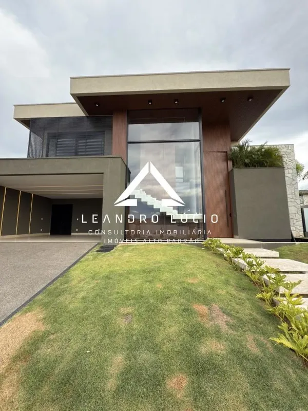 Casa de Alto Padrão com 4 Suítes à Venda 341 m² Construídos Condomínio Fechado R...