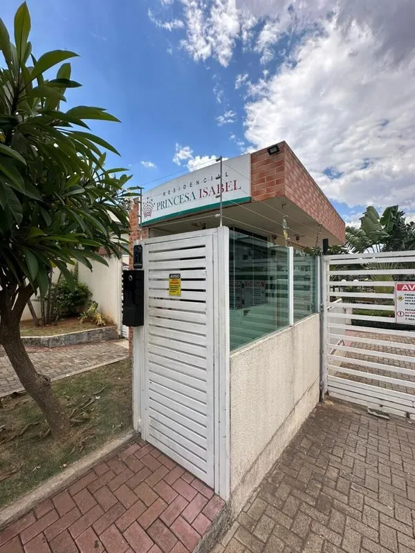 Sobrado à venda com 186,39m² e 3 quartos, sendo 1 suíte em condomínio fechado no...