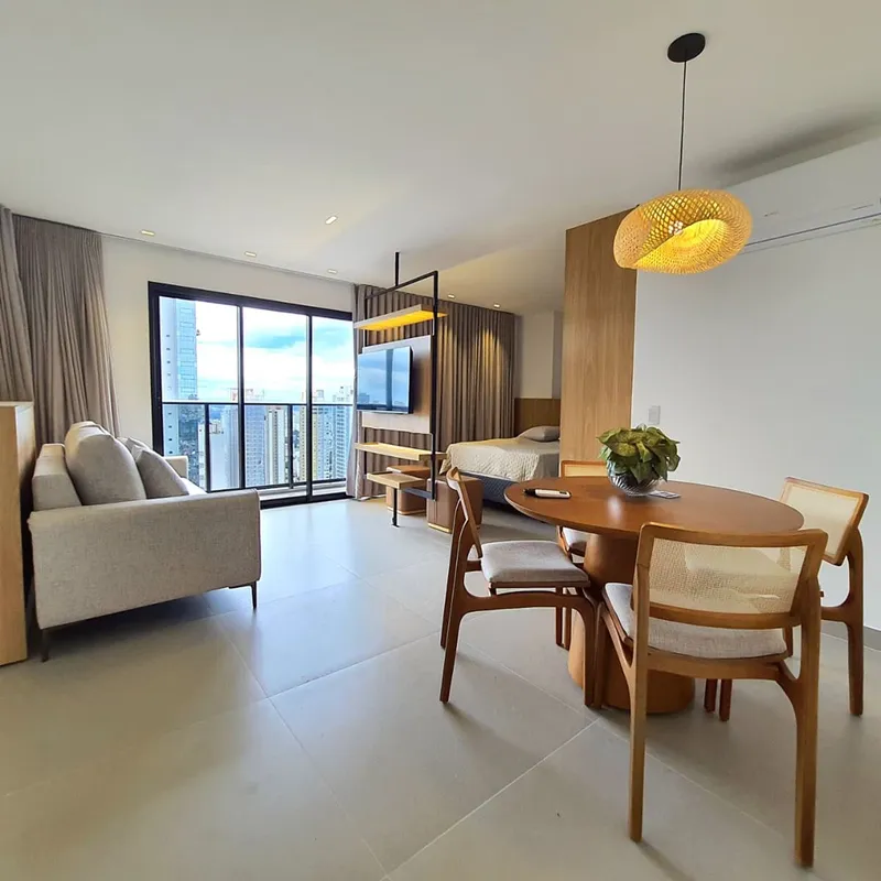 Localizado no exclusivo Gyro Opus Rooftop, este apartamento une sofisticação, co...