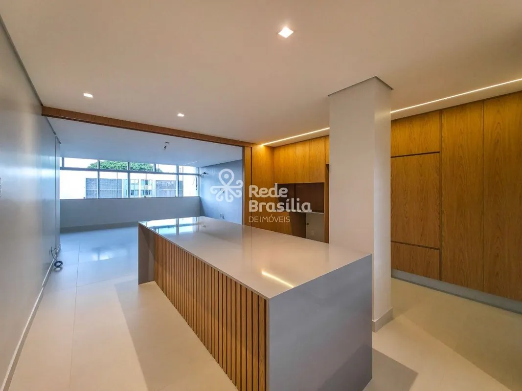 Encante-se com um dos endereços mais nobres e desejados de Brasília!Localizado n...