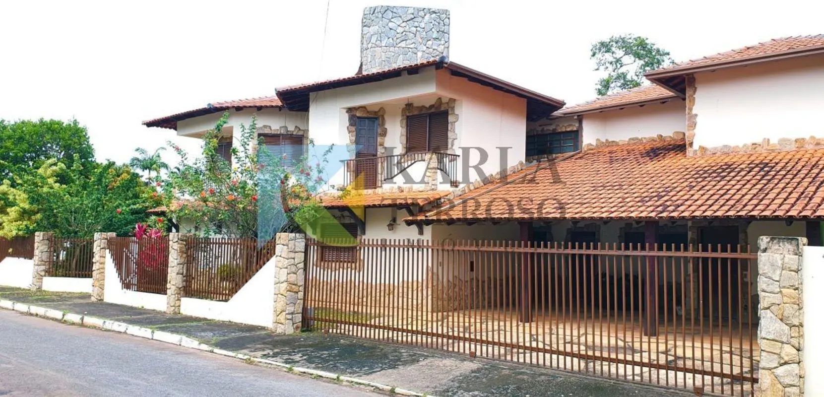 Se você busca conforto e contato com a natureza, esta residência é a escolha per...