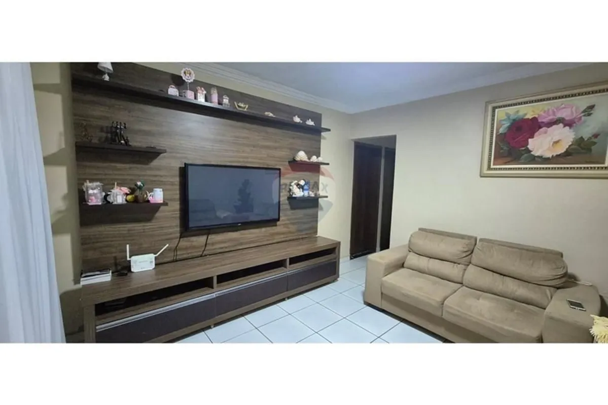 Excelente casa de 2 pavimentos na QR 221 Samambaia Norte, ideal para quem busca ...