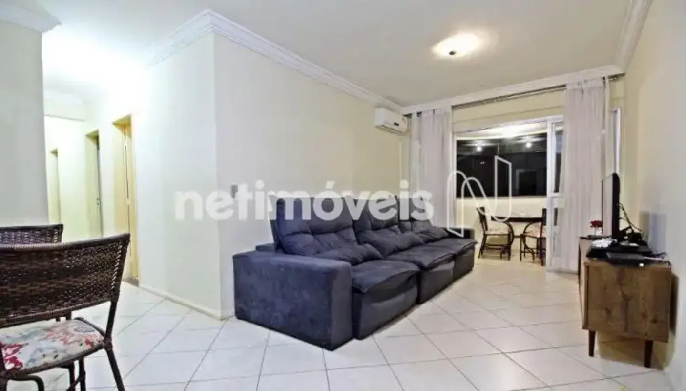 Apartamento de 04 quartos, sendo 01 suíte, localizado na Avenida Flamboyant em Á...