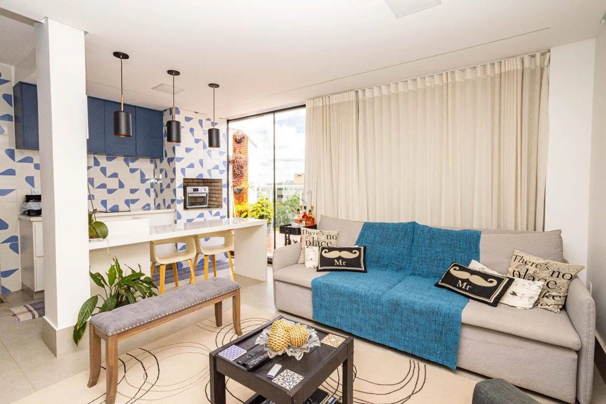 Excelente cobertura duplex reformada, mobiliada e com vista livre, localizada na...