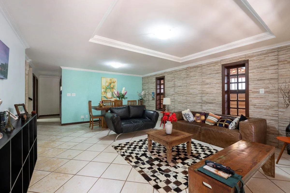 Casa espaçosa localizada em área nobre de Brasília, com ambientes ventilados e b...