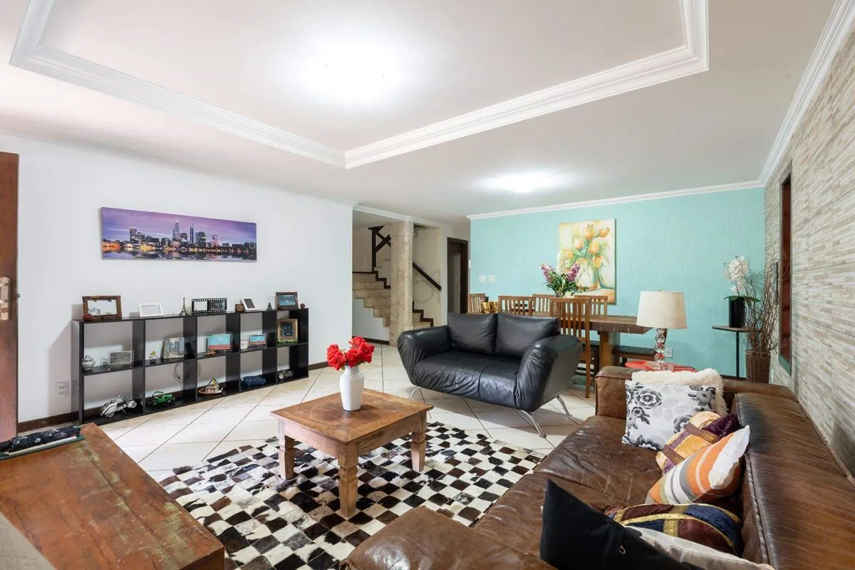 Casa espaçosa localizada em área nobre de Brasília, com ambientes ventilados e b...