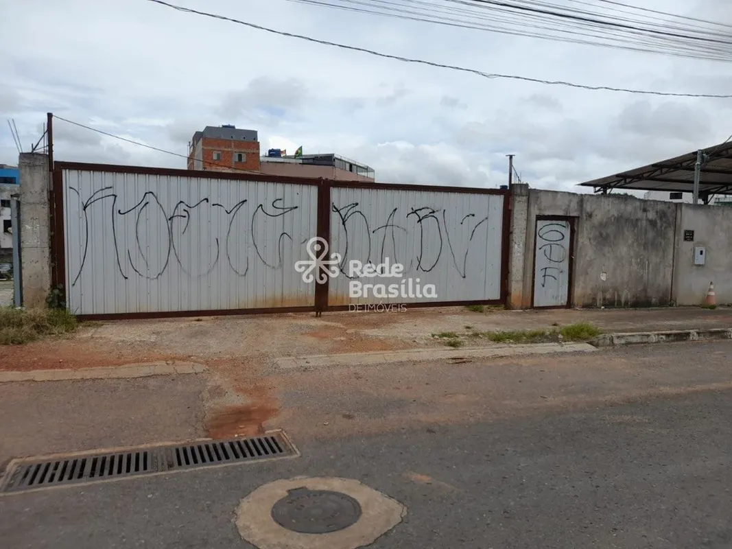 QE 40 - Terreno de 8.351m - espaço aberto - alto potencial de rentabilidade - Gu...