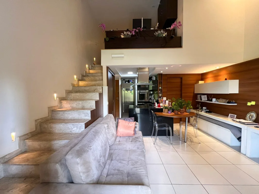 Julisce Alencar Assessoria Imobiliária vende...Localizado no Edifício Upper Life...