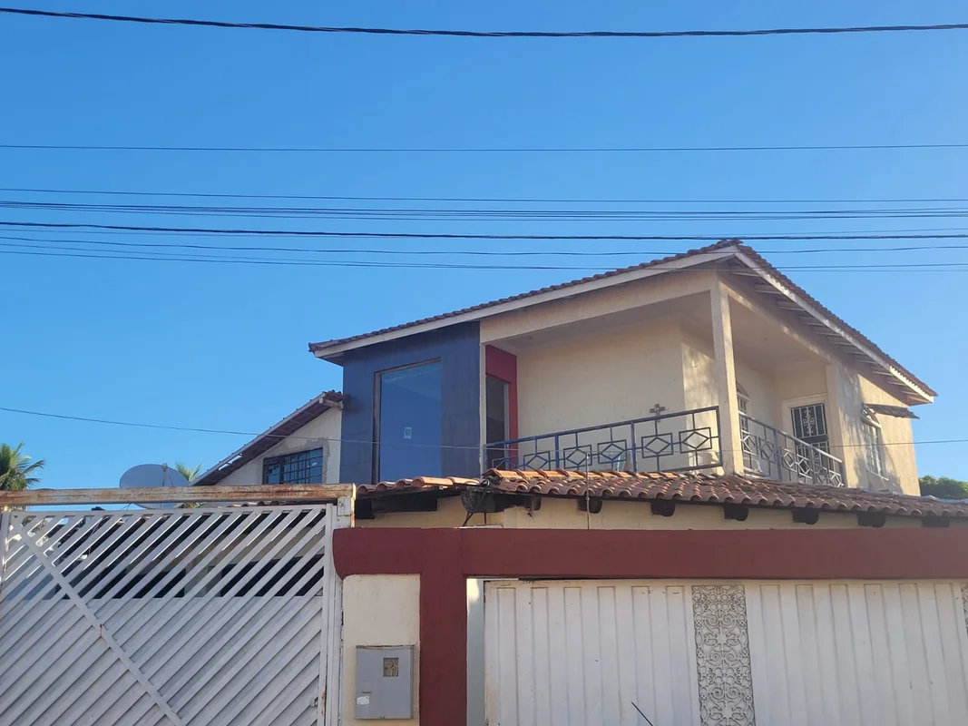 ALGUMAS CASAS OFERECEM ESPAÇO E OUTRAS UMA NOVA FORMA DE VIVER.Em meio à diversi...