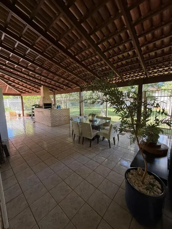  Venha conhecer essa maravilhosa casa no coração da Asa Sul, na Quadra Da 713 . ...