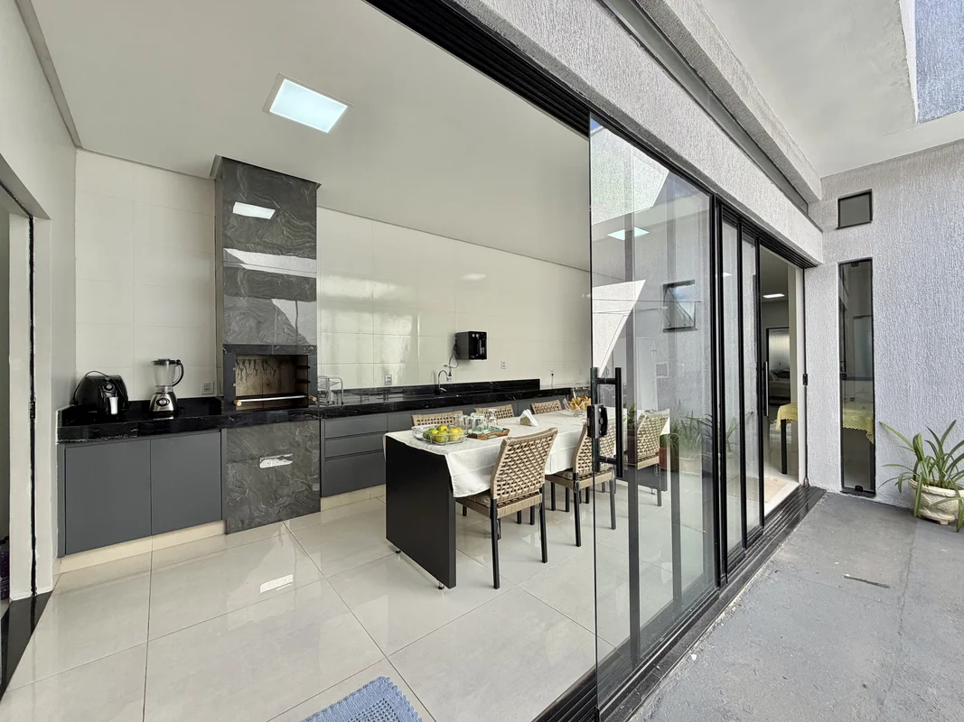 Jardim América, entre as avenidas T-9 e T-63. Mediações da Praça Nova SuíçaPropr...