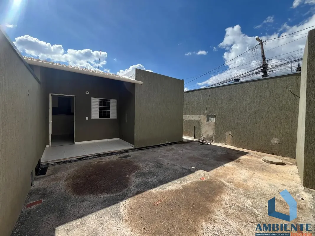 Descubra seu novo lar na QR 603 Chacará 39, em Samambaia Norte, DF. Uma casa ind...