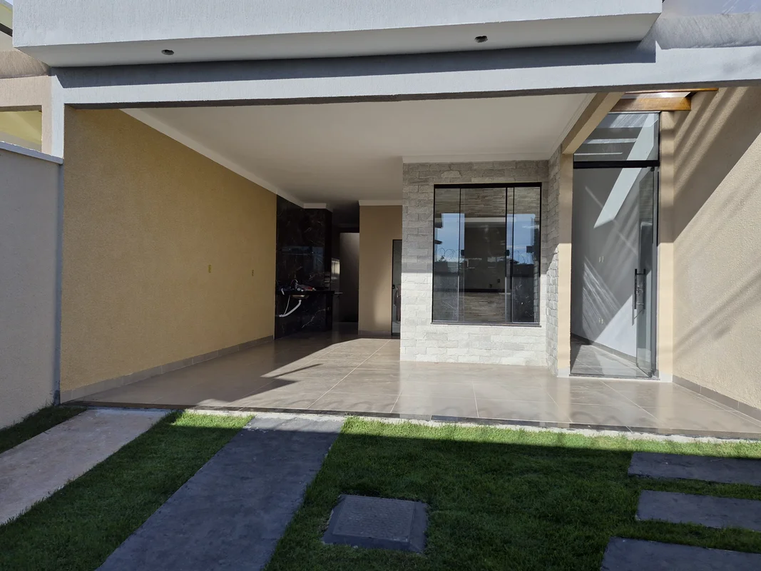 VENDE CASA COM TRÊS QUARTOS, UMA SUITE, BANHEIRO SOCIAL, NO RESIDENCIAL PETRÓPOL...
