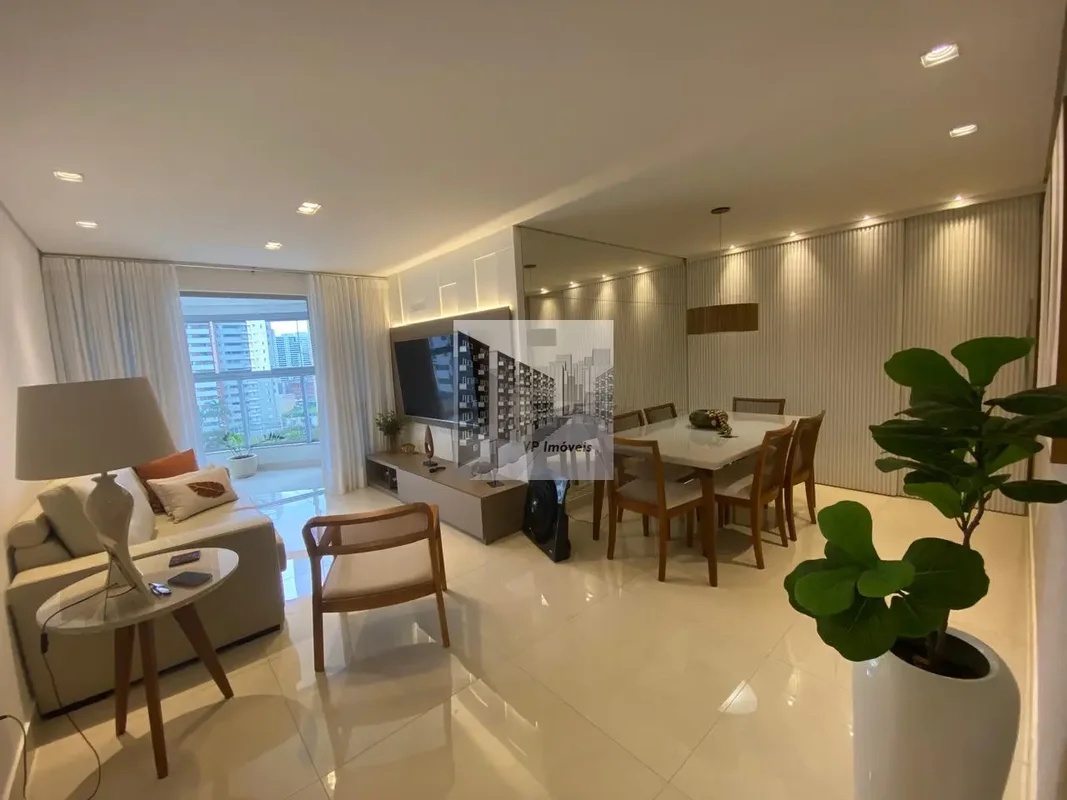 Apartamento confortável, bem arejado, iluminado e com vista livre definitiva. To...