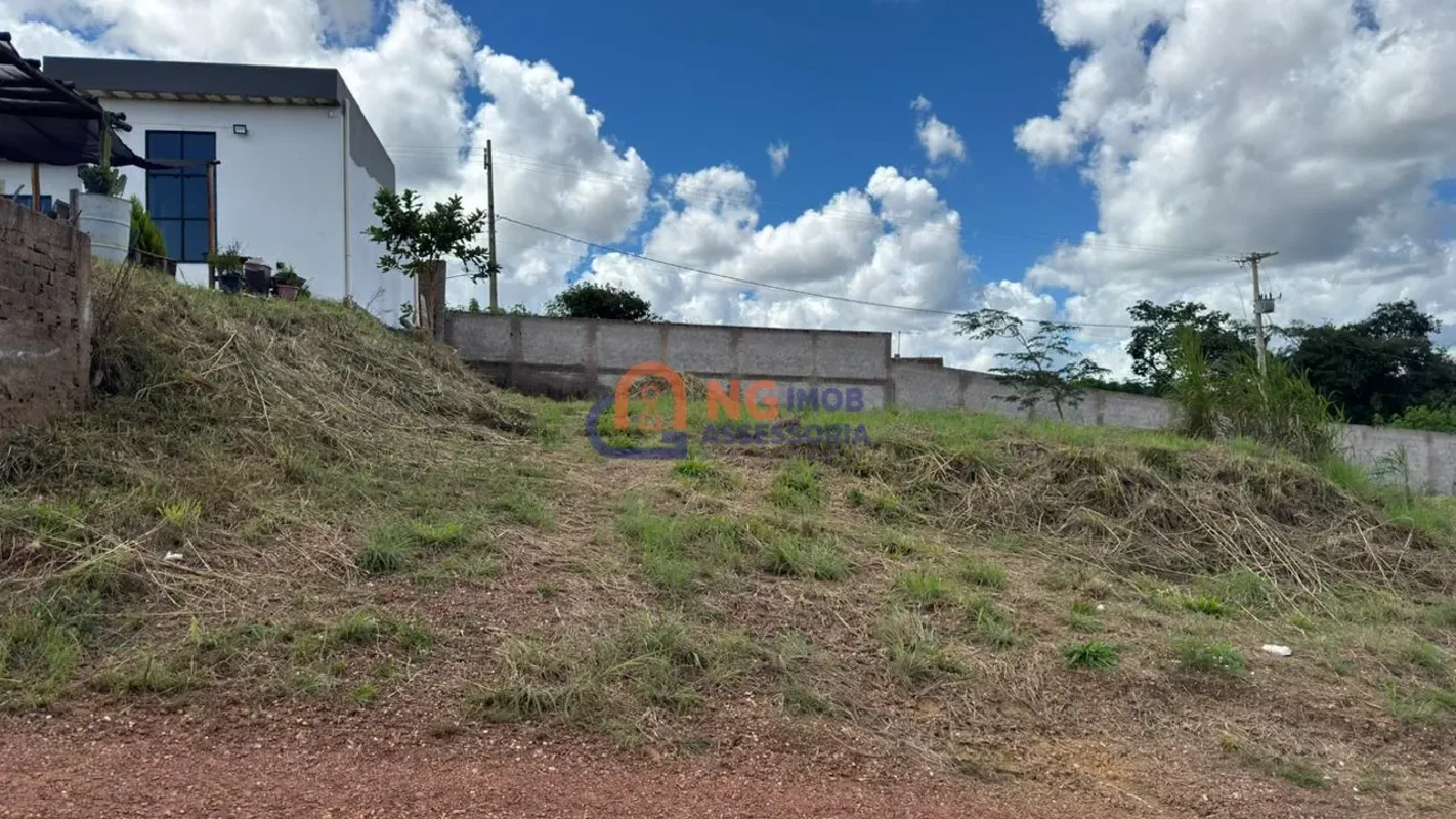 Localização:Saída rápida para Via Estrutural e Pistão NorteImóvel:Terreno de 400...