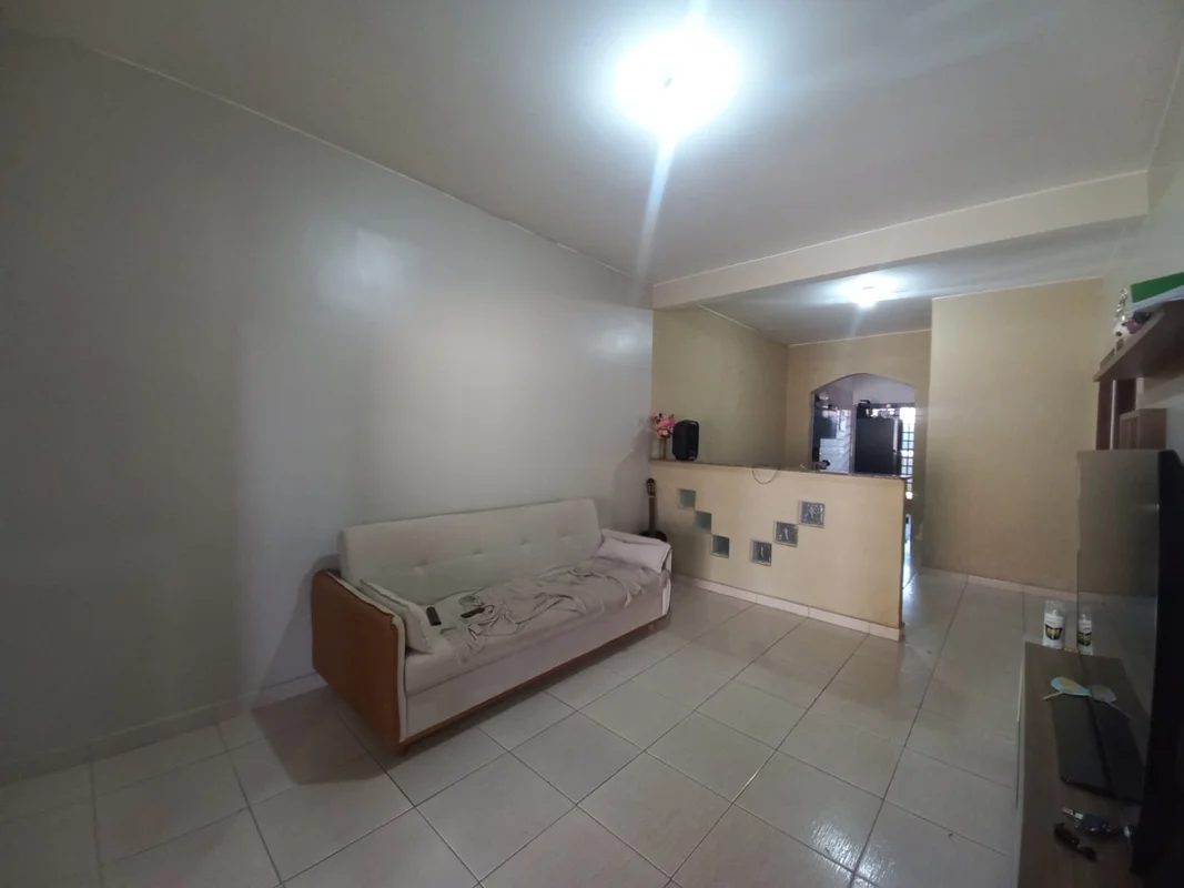 Casa no setor oeste do Gamacasa com sala ampla para 2 ambientes, 3 quartos, send...