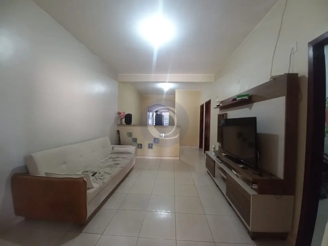 Oportunidade na quadra 28 setor oeste -GamaCasa com sala ampla, 3 quartos, sendo...