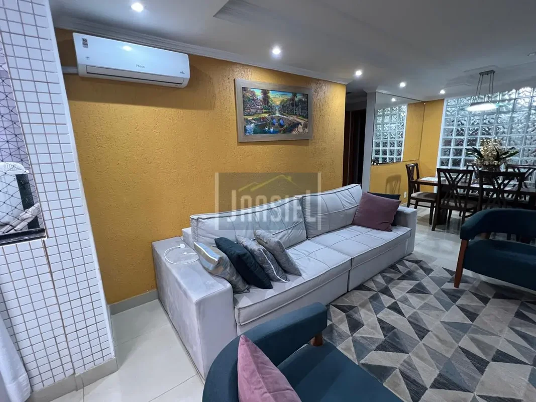Excelente oportunidade em Taguatinga Sul! Este apartamento de 79m², localizado n...