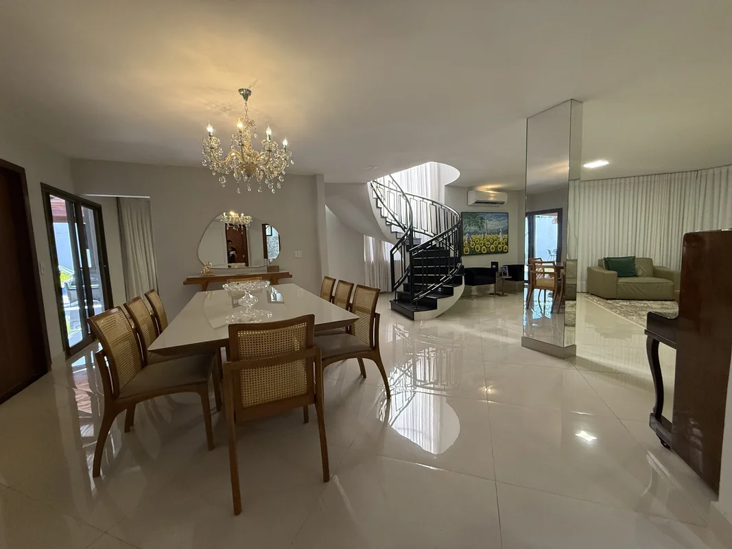 Sobrado R$3.450.000 condomínio granville Goiânia GoiásSão 4 suítes sendo 1 maste...