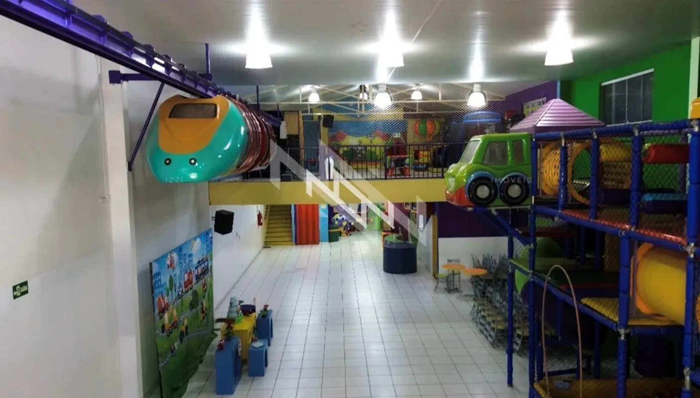 Galpão comercial no Setor Bela Vista, em Goiânia, com 433 m² de área construída ...