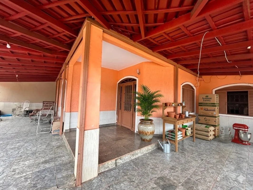 Excelente oportunidade | Casa na QR 410Características do Imóvel: • Casa com 3 q...