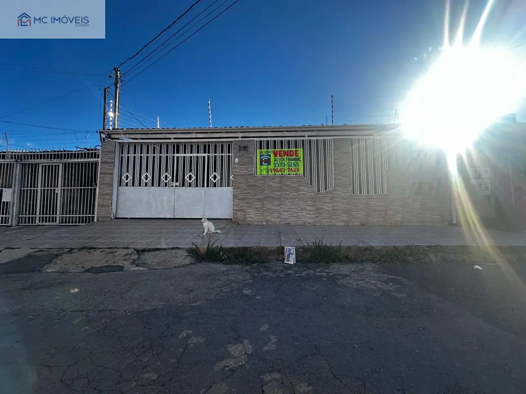 Casa à Venda na QNM 17 Conjunto E | 4 Quartos sendo 2 Suítes | 3 Vagas | 250m² |...