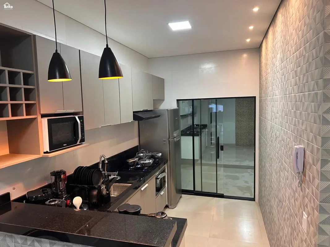 Melhor localização, perto de tudo. Casa com 3 qts, sendo 2 suítes com closet e a...