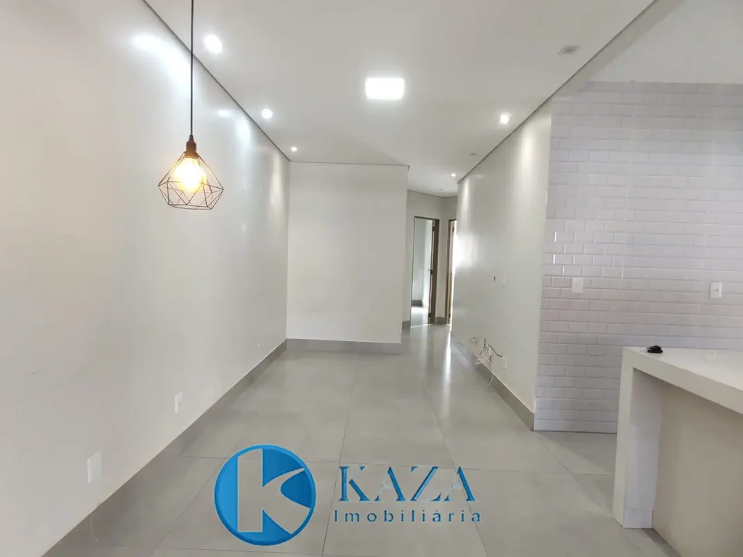 Excelente residência arejada e reformada, com três quartos, sendo dois com armár...