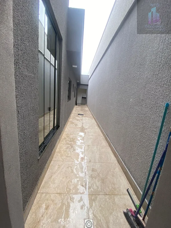 Casa à venda no Setor Mont Serrat – Goiânia Excelente localização, ao lado do Bu...