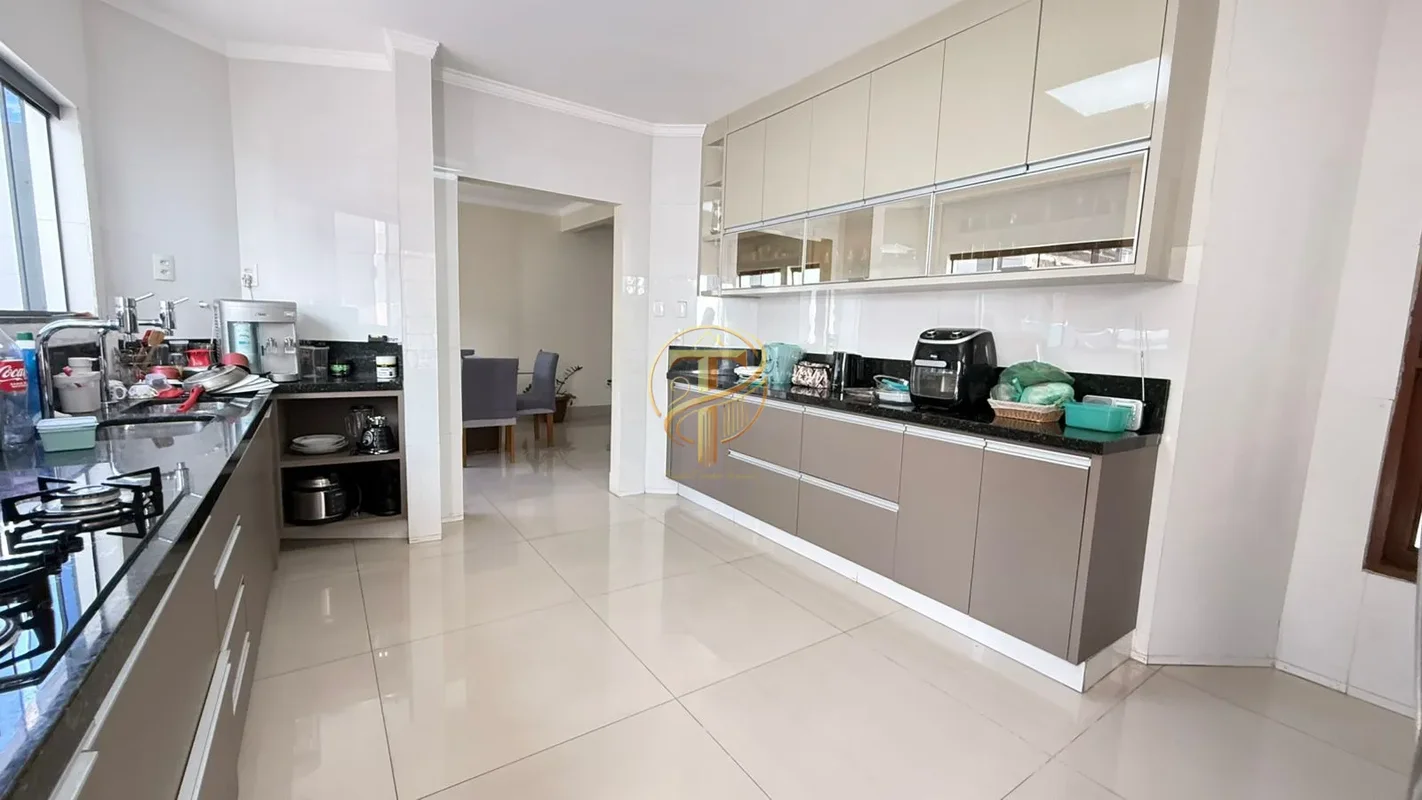 Área de 250 mt², Sobrado com sauna, 5 quartos , QNM 22 Ceilândia Norte: - Lote c...