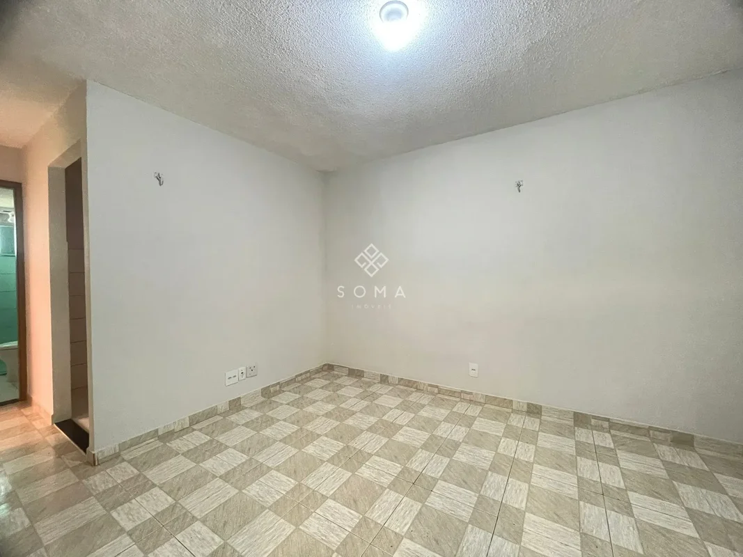 CARACTERÍSTICAS DO IMÓVEL: -01 Sala -02 Quartos- 01 Cozinha com bancada em grani...