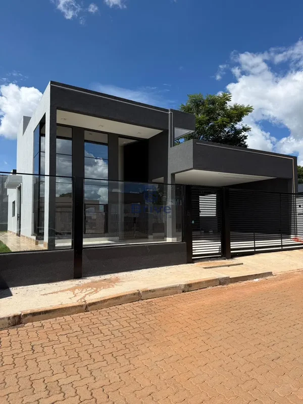 Casa com projeto bem executado, acabamento refinado e materiais de alto padrão, ...