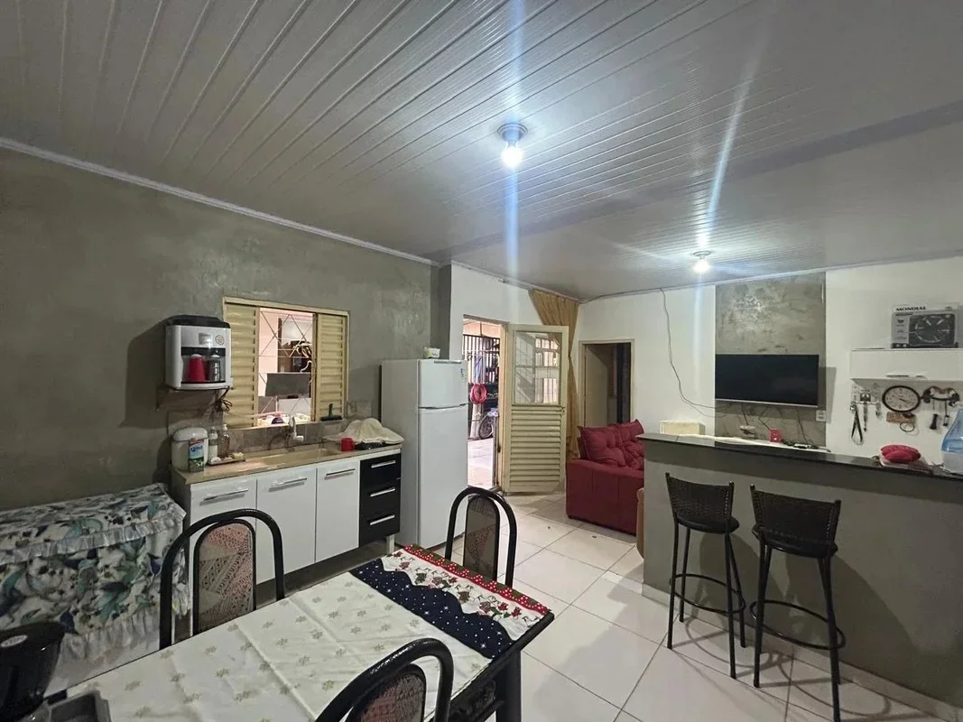 CASA À VENDA – QNP 19 Conjunto E – P Norte, CeilândiaCaracterísticas do imóvel•3...