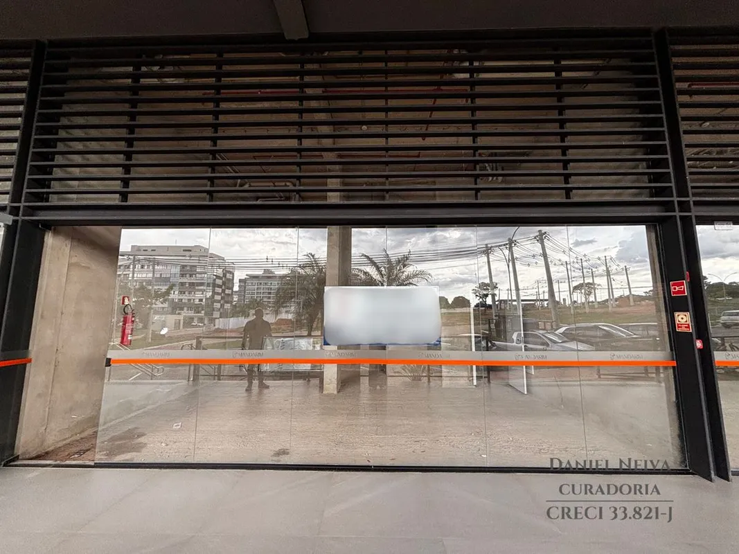 Proteja o seu capital investindo em tijolo num endereço de prestígio. Esta loja ...