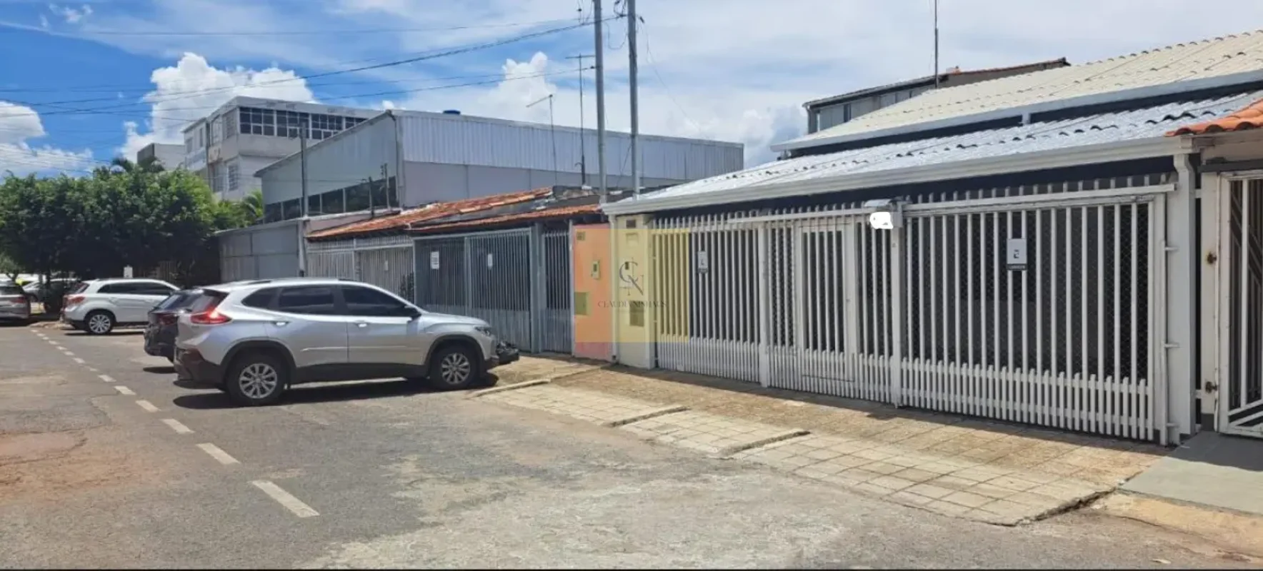 Cláudia Ninhaus vende excelente casa na Qe 26 do Guará II !!Descubra uma oportun...