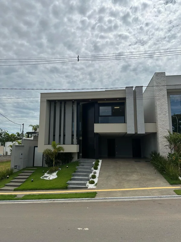 Sobrado de Luxo no Jardins Capri: 4 Suítes, Automação e Piscina de Borda Infinit...