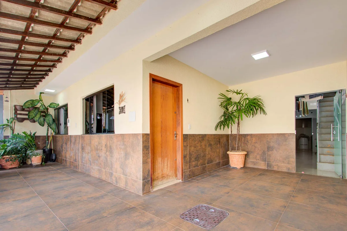 Descubra esta charmosa casa à venda na EQNP 05 Bloco E, Ceilândia Norte, DF. Com...