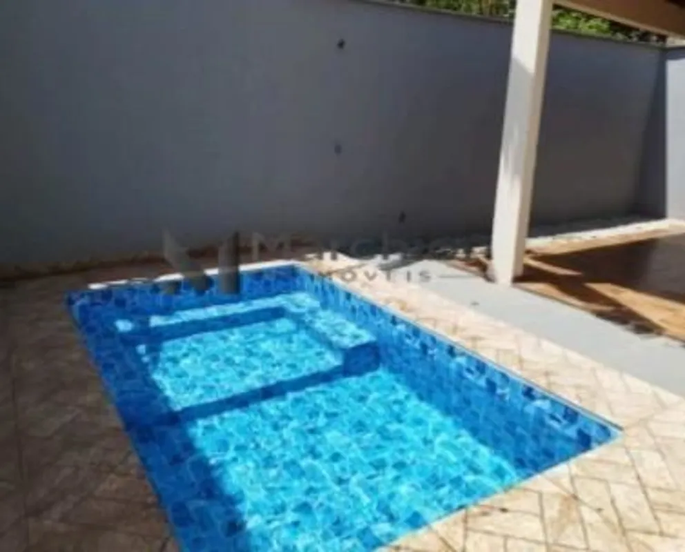 Casa Sozinha no Lote com Piscina, 3 Quartos sendo 1 SuÃ­te e 5 Vagas de Garagem ...
