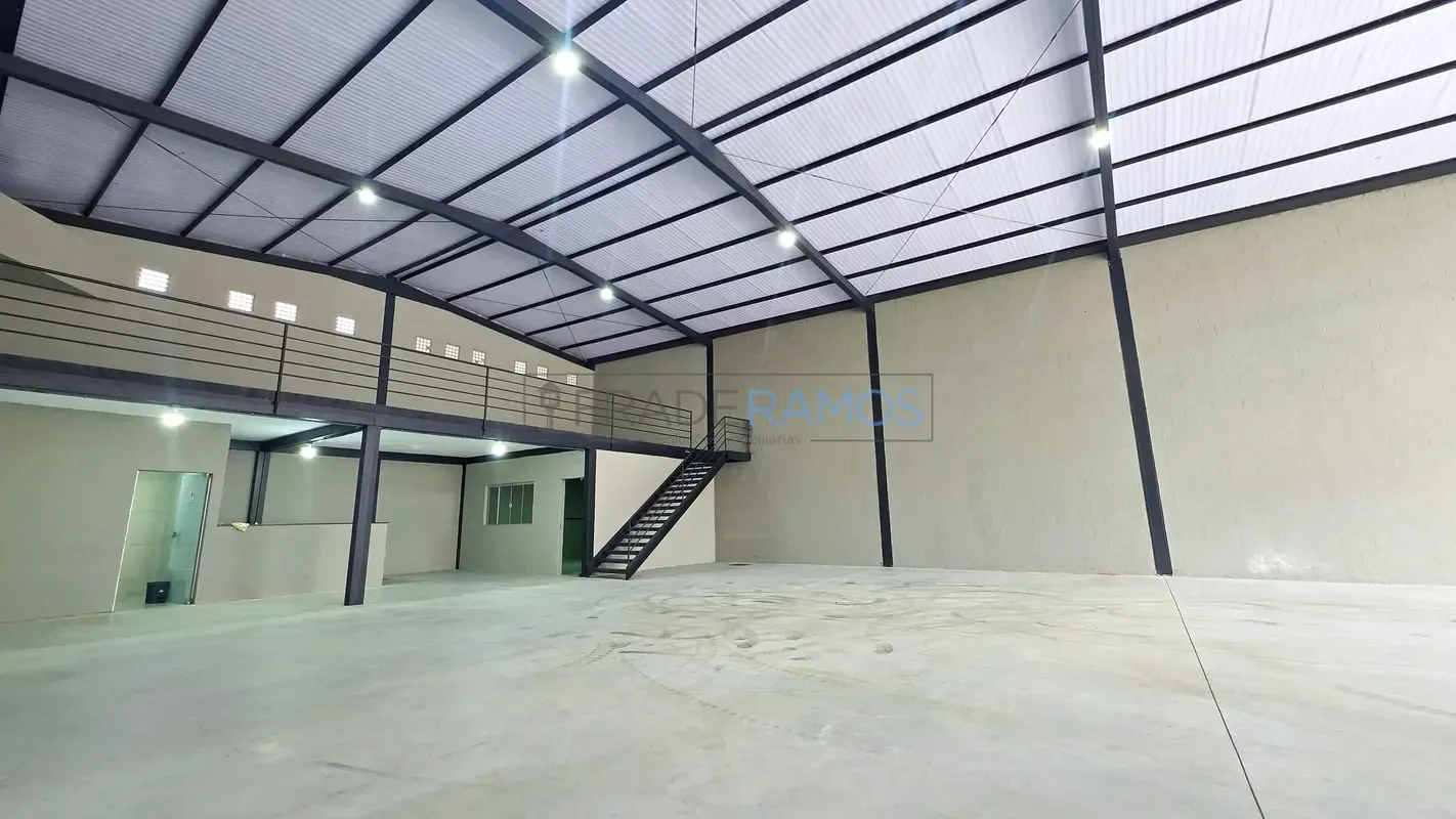Galpão Novo 430m² 6m Pé Direito Mezanino Setor Aeroporto Sul Próx. GO-040Estrutu...