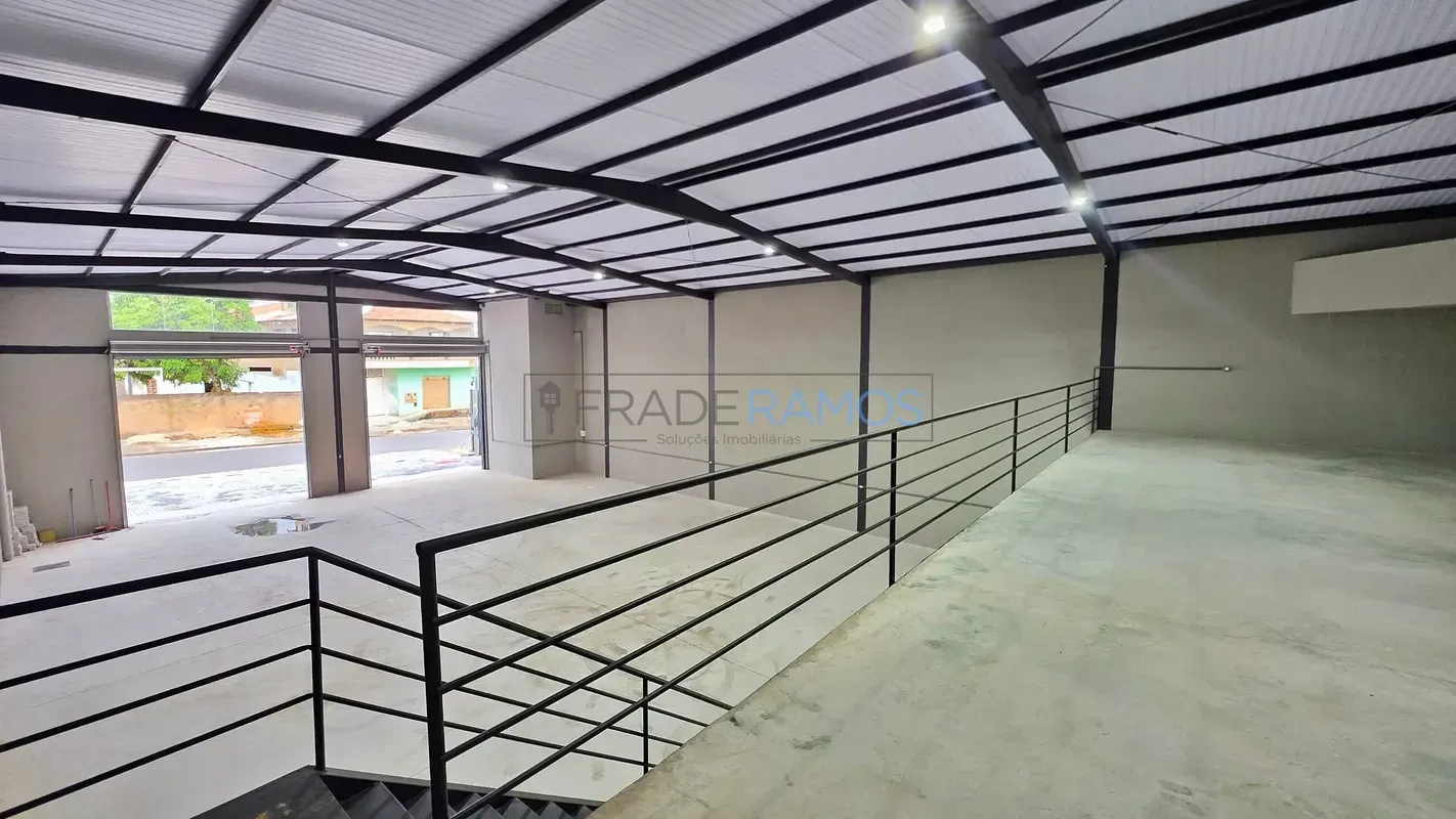 Galpão Novo 430m² 6m Pé Direito Mezanino Setor Aeroporto Sul Próx. GO-040Estrutu...