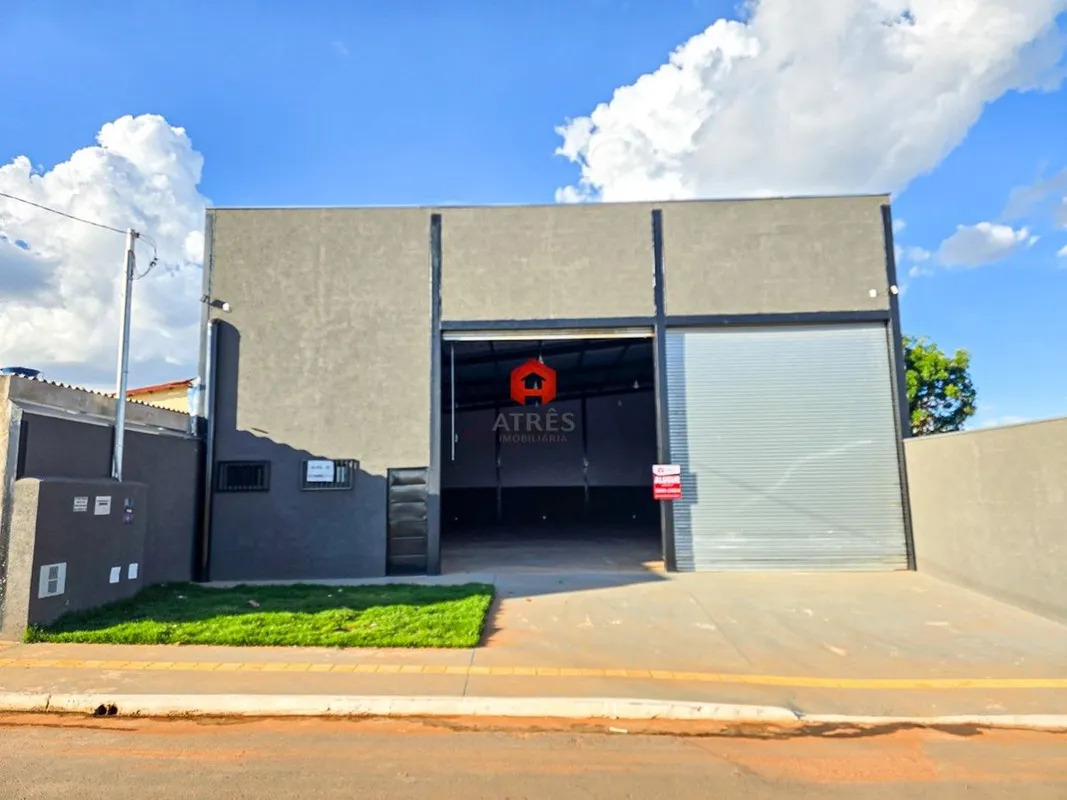 Galpão localizado no Setor Jardim Dom Bosco com aproximadamente 394,54m² de área...