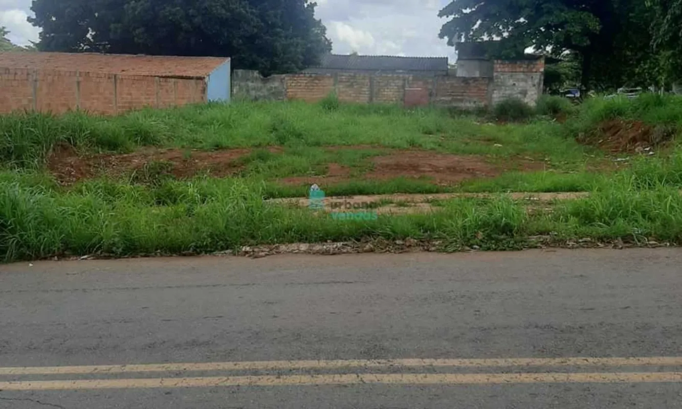 Excelente lote de esquina. Com 11m de frente para a rua 1052, 17,12m de fundo co...