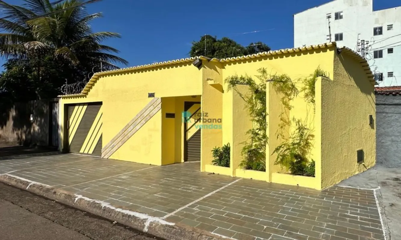 Casa mobiliada, 3 quartos (1 suíte), 3 banheiros, 3 vagas de garagem, Cozinha eq...