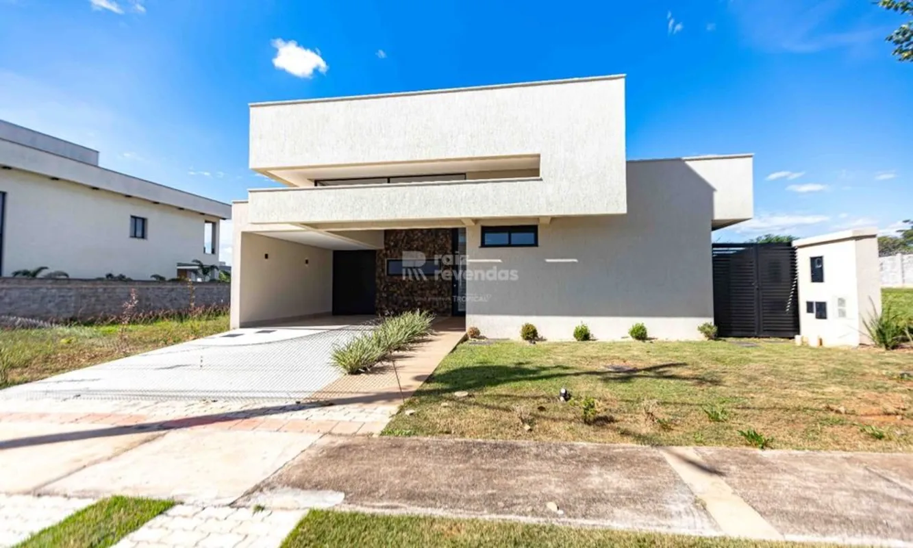 O imóvel conta com 3 suítes, sendo a máster com closet, sala de estar e jantar i...