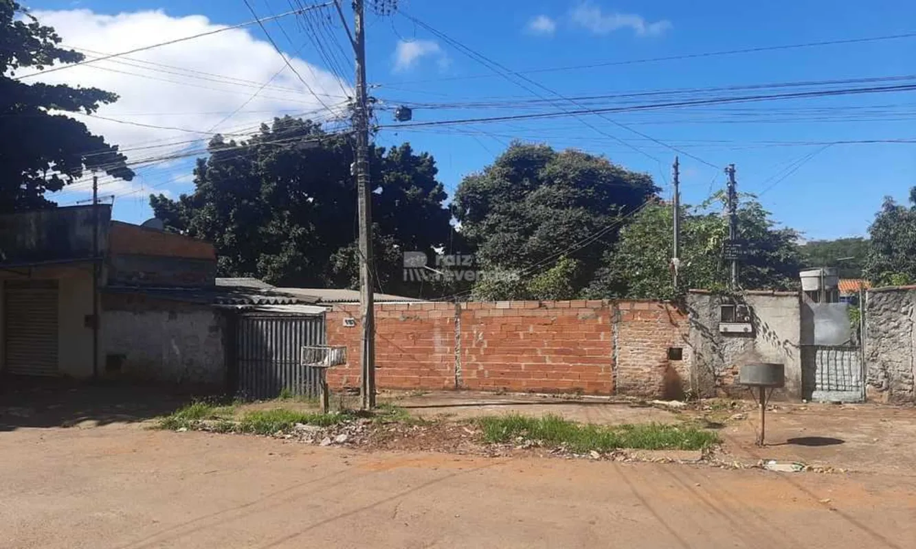 Lote com Excelente localização próximo ao Jardim Botânico escorrido para o fundo...