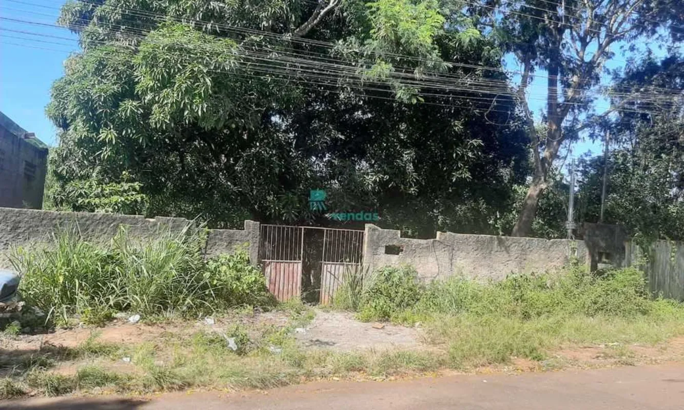 Lote escorrido para o fundo , com área de 430,77 m2 ,medindo de frente e fundo 1...